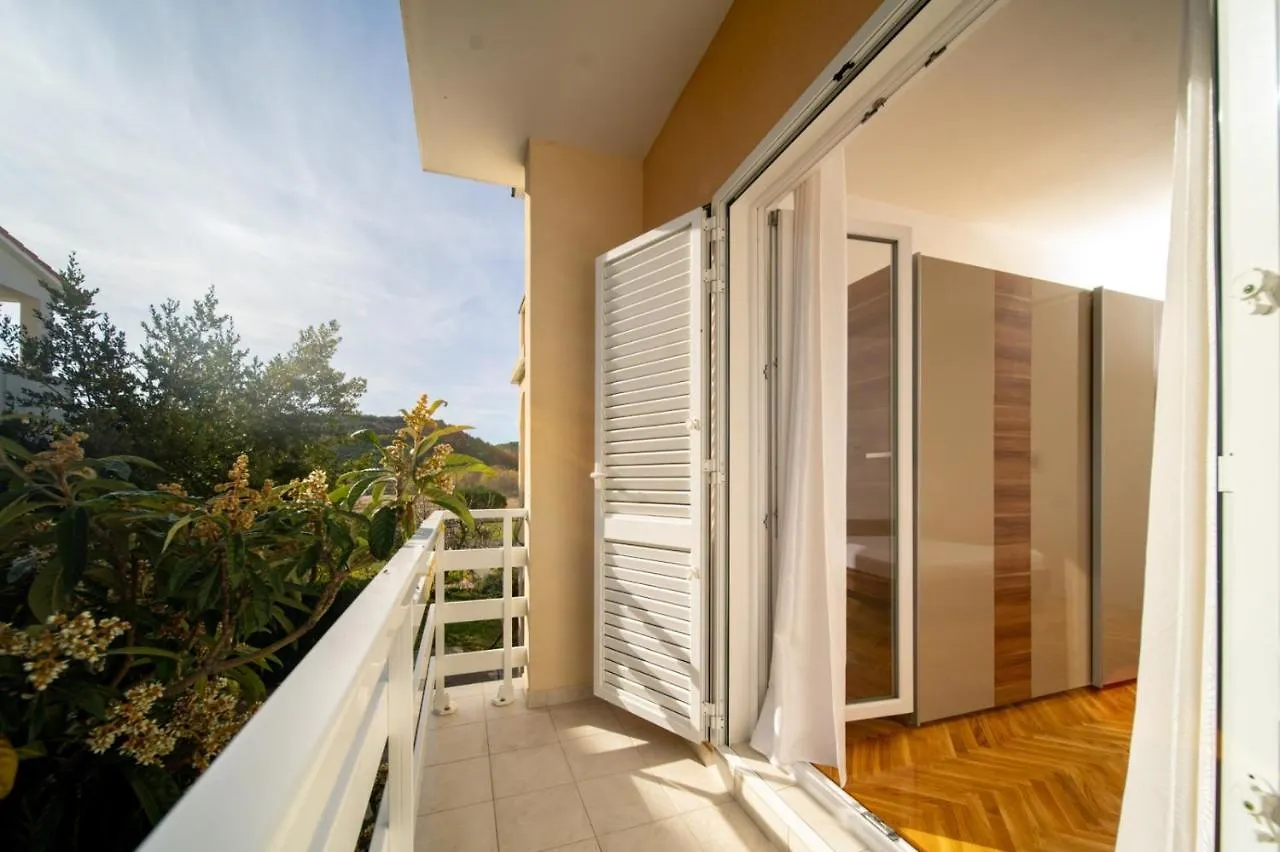 Apartments Rajska Plaza Lopar 0*,  Croatia