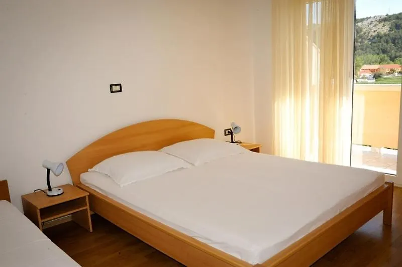 Apartments Rajska Plaza Lopar