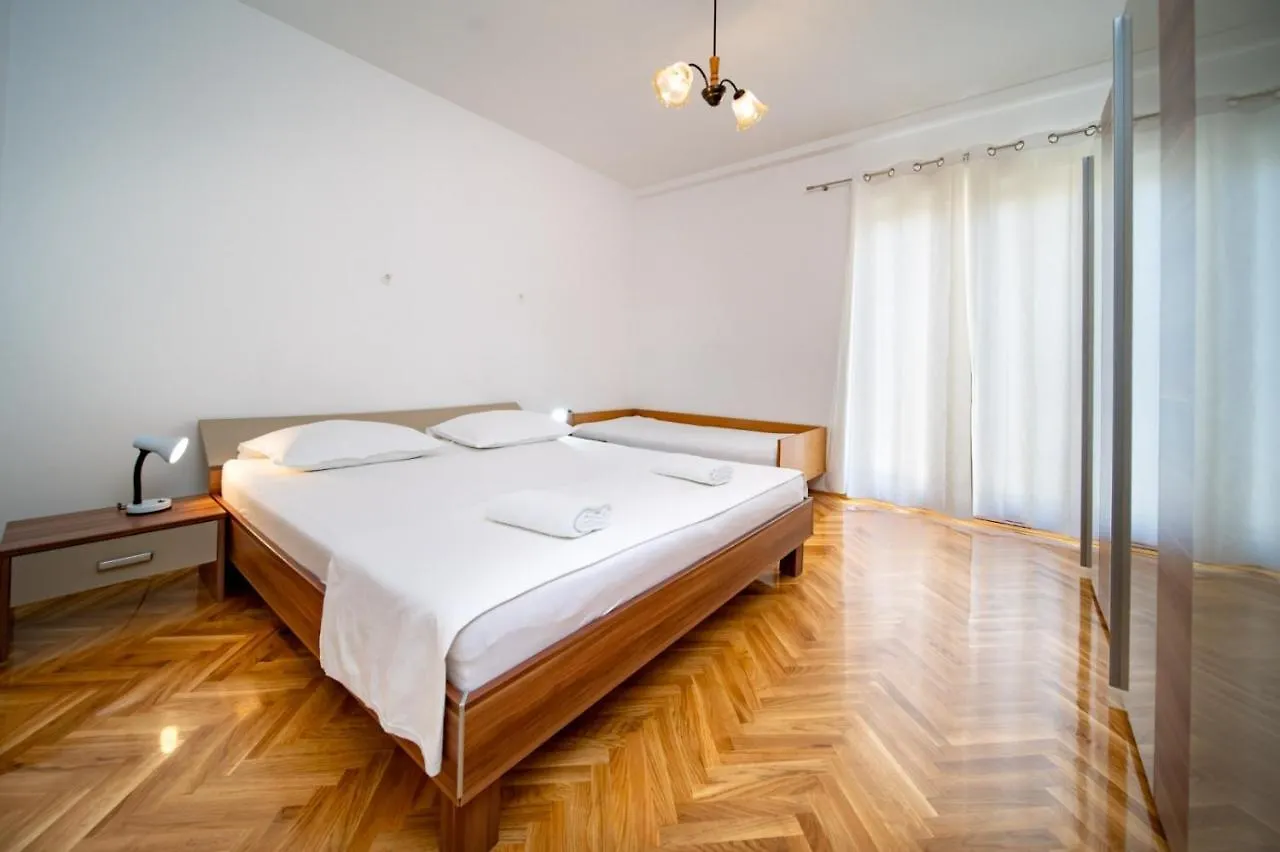 Apartments Rajska Plaza Lopar