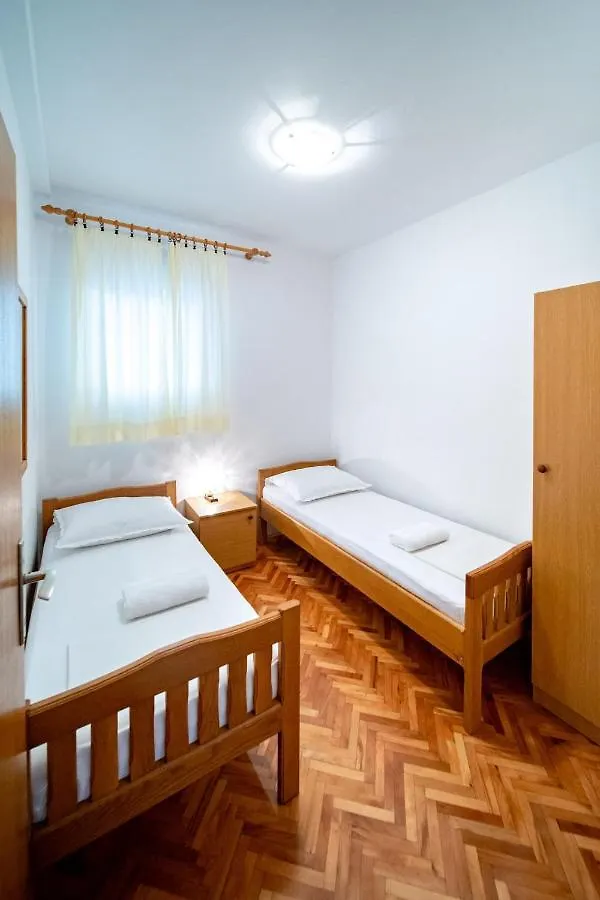 Apartments Rajska Plaza Lopar