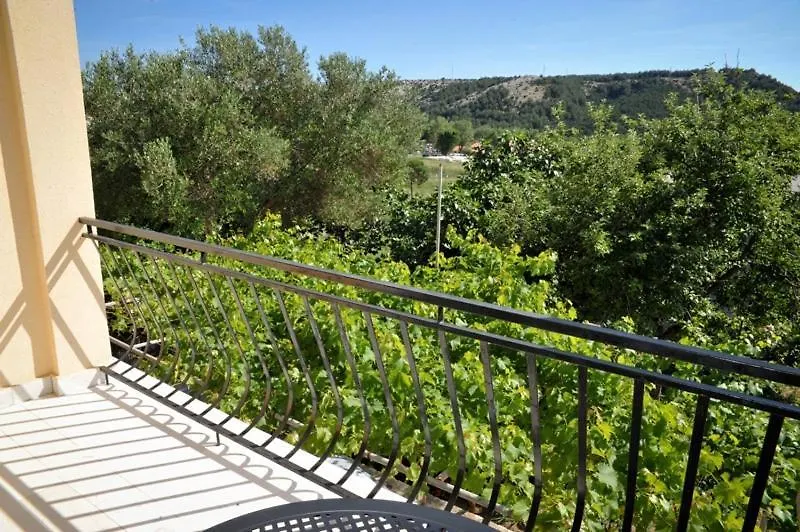 Apartments Rajska Plaza Lopar