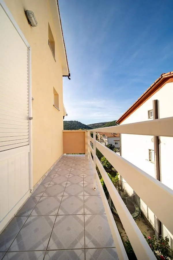 Apartments Rajska Plaza Lopar