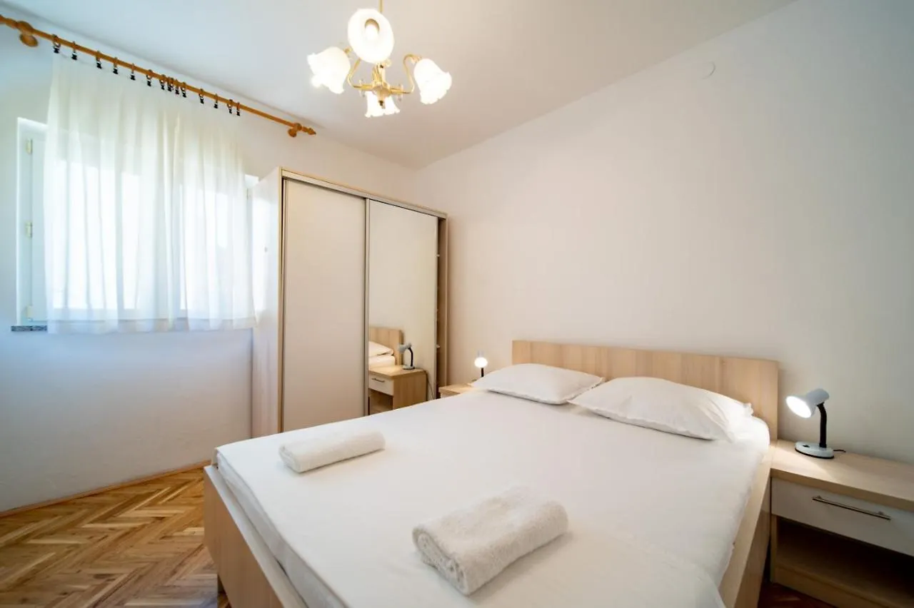 Apartments Rajska Plaza Lopar
