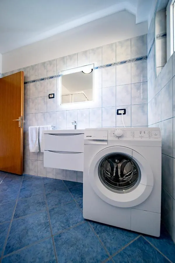 Apartments Rajska Plaza Lopar
